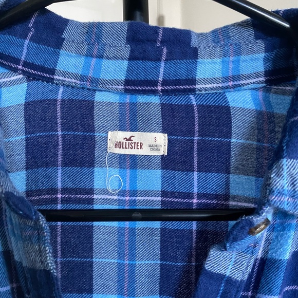 HOLLISTER Blue and pink fitted flannel. Size small. Soft material. - Picture 3 of 4